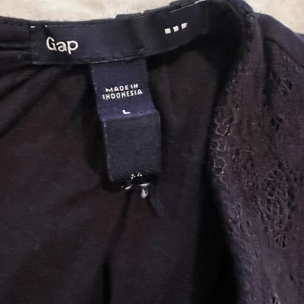 GAP shirt! - Picture 3 of 6